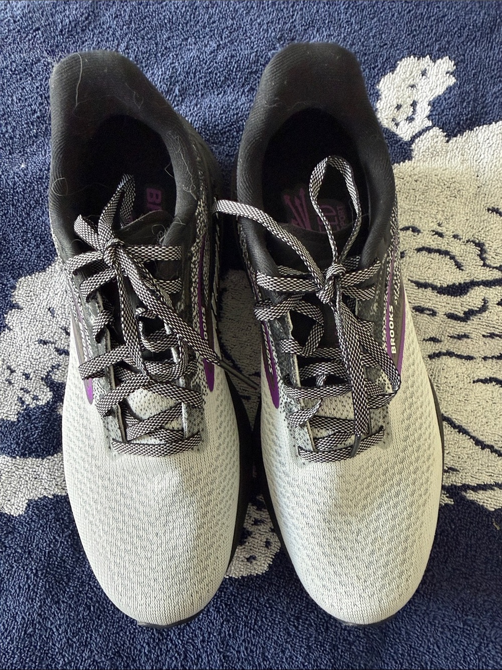Brooks Women’s Launch GTS 10 Supportive Running Shoe size 8. Worn twice